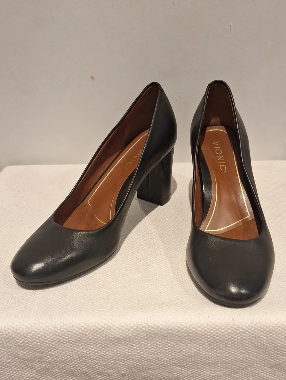 Vionic Mariana Black Chunky Heel Pump